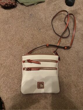 NWOT Dooney & Bourke Pebble White North South Triple Zip Crossbody Bag Purse